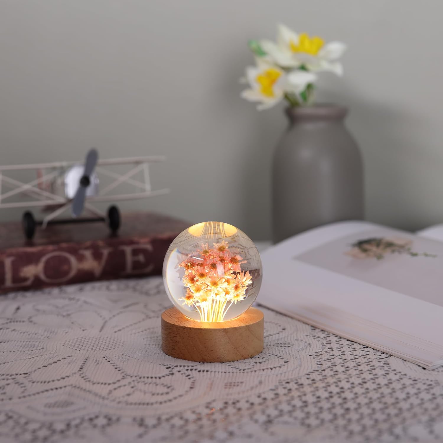 Daisy Crystal Flower Night Light – Floral Resin Lamp with Wooden Base